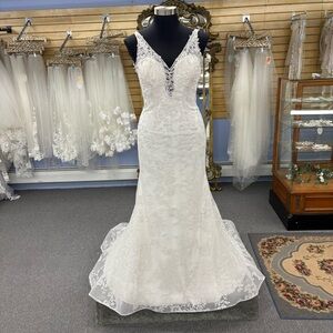 Kenneth Winston “2001l Wedding Dress